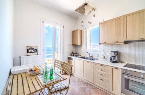 Andros Town House | IRIDA Top-Floor Serenity - 5 mins to Batsi