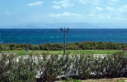 Nea Makri Apartment | Irini's sea view cozy apartment