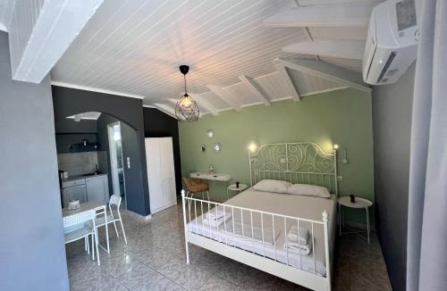 Ag. Georgios Apartment | Issos Studios