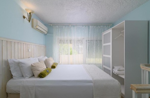Petaloudes Apartment | IVORY MAISONETTE Private Terrace near Old Town