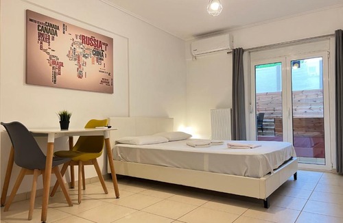 Pallini Apartment | Jacuzzi studio close to athens airport!