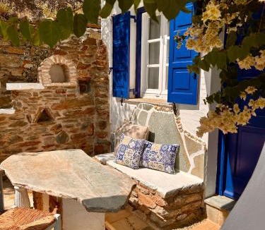 Kini Bed & Breakfast | Jasmine of Cyclades