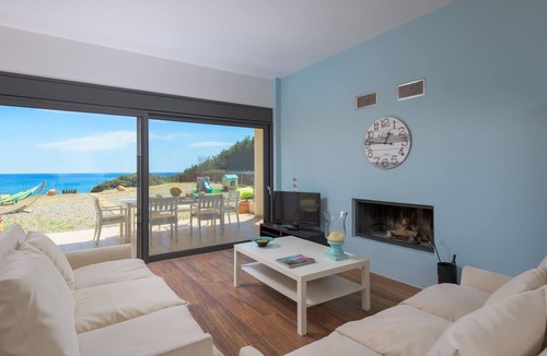 Kiotari Villa | Jewel Blue Beachfront Villa