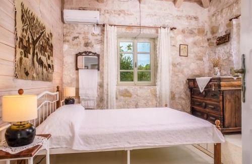 Ano Vasilikos House | Jianni's Villa - Stone Villa in the Greenery!