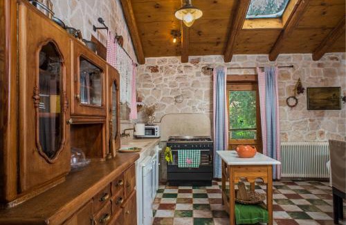 Ano Vasilikos House | Jianni's Villa - Stone Villa in the Greenery!