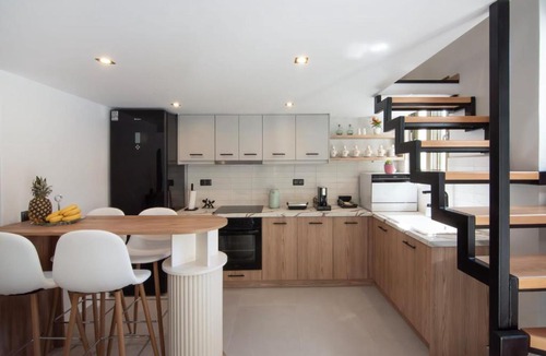 Aegina Town Apartment | Joanna Holiday Home