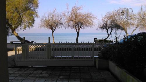 Neoi Epivates Apartment | Jordan's Neoi Epivates Appartment by the Beach