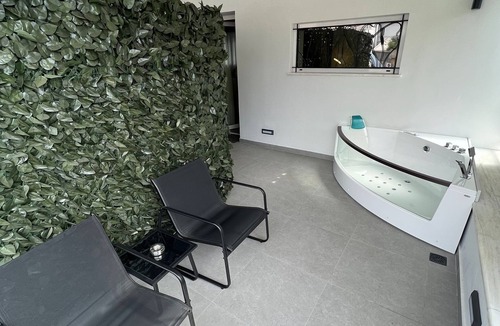Makrigianni House | Junior Suite 2 with Veranda Jacuzzi