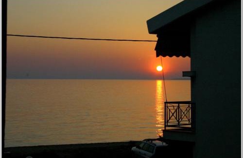 Toroni Apartment | Just 20 meters from the beach