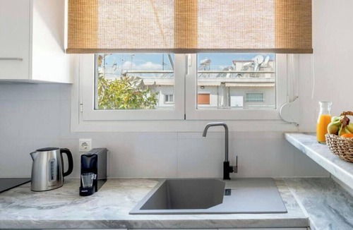 Kinosargous Apartment | Kalypso Acropolis View Rooftop | 6 min to Metro