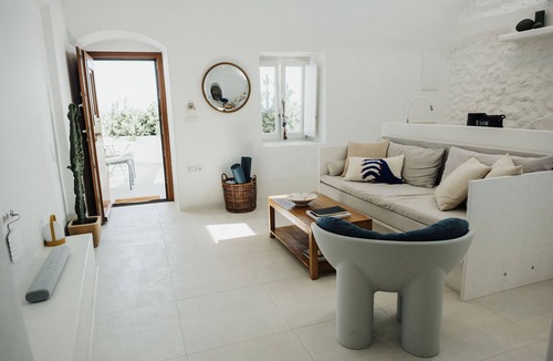 Oia Apartment | Kalyva House in center of Oia