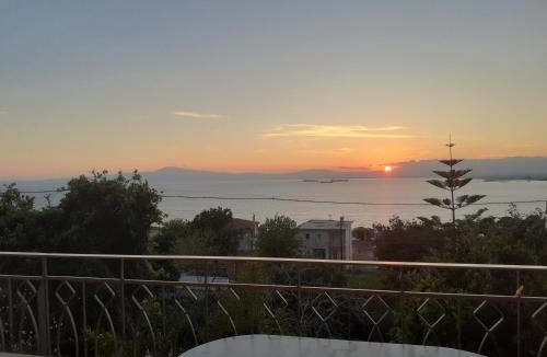 Paralia Vergas Apartment | KAMARI APARTMENTS