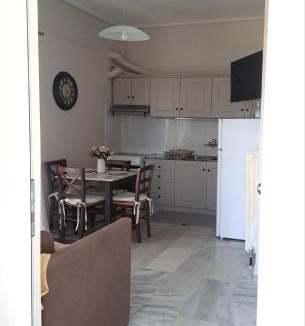 Paralia Vergas Apartment | KAMARI APARTMENTS