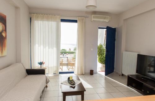 Paralia Vergas Apartment | Kamari Blue Apartments