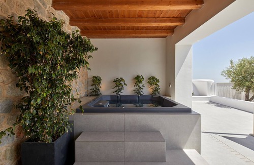 Santorini Villa | Kamini 2 bedroom ultra luxury villa with pool and views