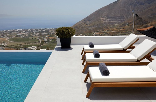 Santorini Villa | Kamini 2 bedroom ultra luxury villa with pool and views