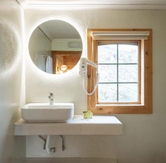 Synikia Mesi Trikalon Ski Chalet | karion houses