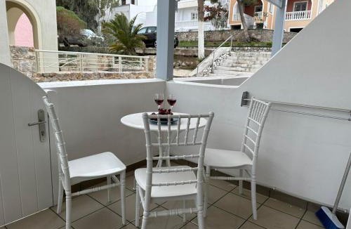Kamari Apartment | Karma