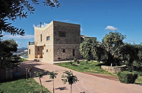 Pirgi Villa | Kastraki - Five Bedroom Villa, Sleeps 10