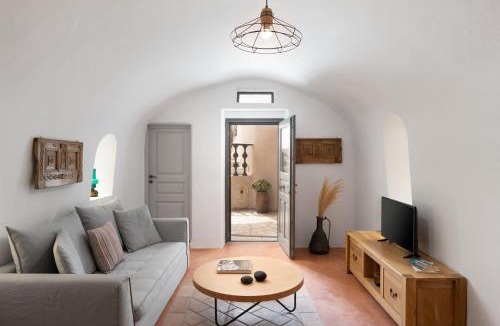 Pyrgos Apartment | Kastro Mansion