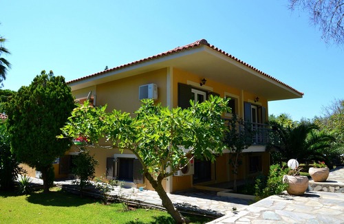 Lassi Apartment | Kefalonia Lassi apartments: 2 bedrooms with pool by Makris Gialos beach