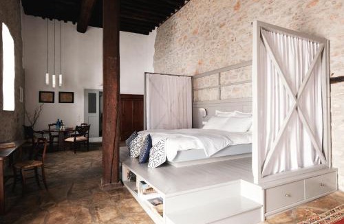 idhra House | Keresbino Hydra Manor House