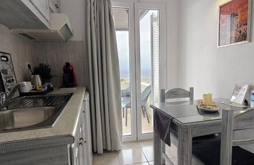 Finikia Hotel | Kiklamino Sunset Suites