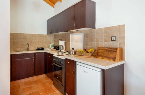Ieromonachos House | Kirki s Cozy Getaway - Paxoi Getaway w Jacuzzi