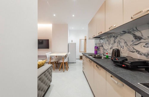 Vlore Apartment | Kondo Stays - Terracotta 2
