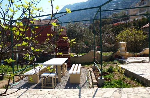 Kotor Apartment | Kotor TIMI 3 - Studio Apartment 40 meters from the beach with garden grill