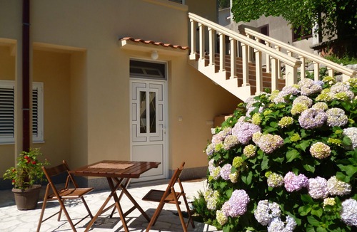 Kotor Apartment | Kotor TIMI 3 - Studio Apartment 40 meters from the beach with garden grill
