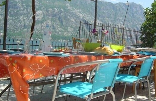 Prcanj Villa | Kotor Villa on the fiord! Swimming jetty, beach+amazing views 6-14 in 6 bedrooms