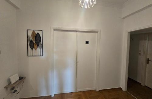 Pasalimani House | Kou4 - Cozy Room in Pireas - Walk Everywhere