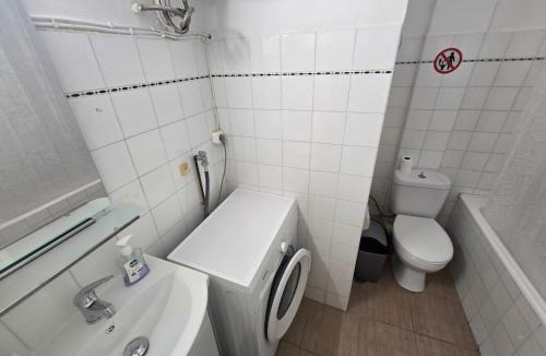 Pasalimani House | Kou4 - Cozy Room in Pireas - Walk Everywhere