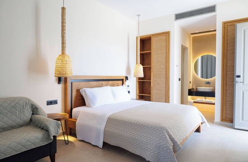 Nea Cryssi Akti Hotel | Kouros Blanc Resort & Suites