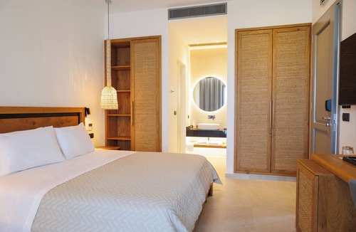 Nea Cryssi Akti Hotel | Kouros Blanc Resort & Suites