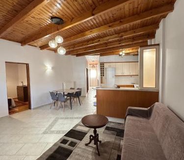 Kalavrita Apartment | Koutsogiannopoulos House