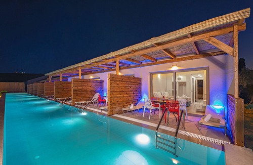 Amoudi Apartment | Kozanos Suites with Private Pool