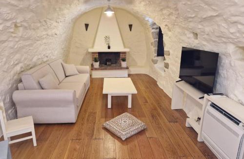 Omales Apartment | Krialianika House