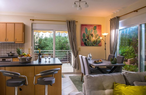 Agios Nikolaos Town House | La Dolce Vita Villa - 2 bedroom private villa just 500 from the beach