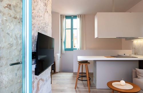 Old Town Rethymnon Apartment | La Luna Della Loggia A3 Suite, Sensing the Beat of the Old Town!