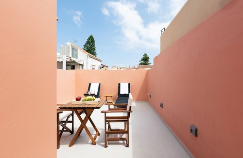 Old Town Rethymnon Apartment | La Luna Della Loggia A3 Suite, Sensing the Beat of the Old Town!