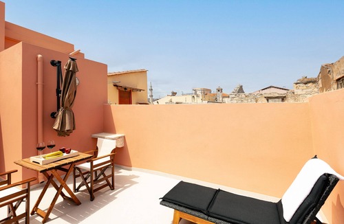 Old Town Rethymnon Apartment | La Luna Della Loggia A3 Suite, Sensing the Beat of the Old Town!