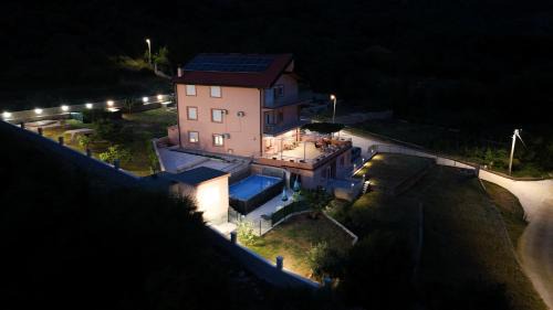 Podi House | La Vita Bella with pool