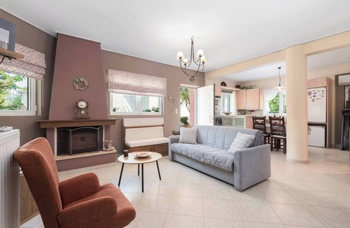 Saronikos Apartment | Lagonisi Garden Stay, 10min Walk to Beach