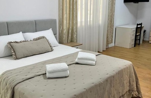 Rade Hostel | Lake Breeze