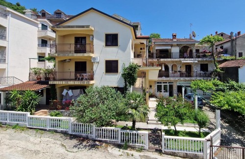 Meljine House | Laki-in