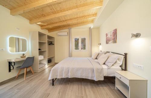 Menegata House | Lakithra Comfort Cove