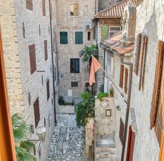 Kotor Old Town Apartment | Lana & Ena Apartments