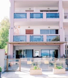 Assos-Lechaio House | LaPlayaSuites 1st